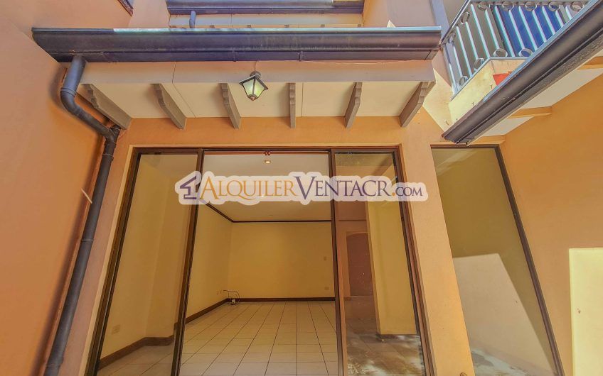 Condo de 3 habit.+ sala tv en San Antonio de Escazú