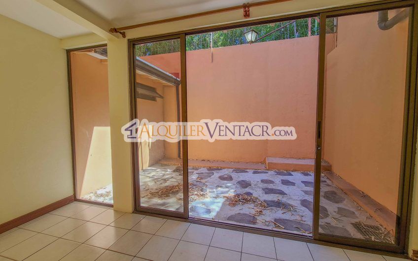 Condo de 3 habit.+ sala tv en San Antonio de Escazú