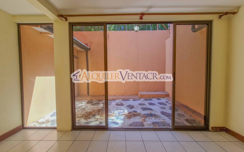 Condo de 3 habit.+ sala tv en San Antonio de Escazú