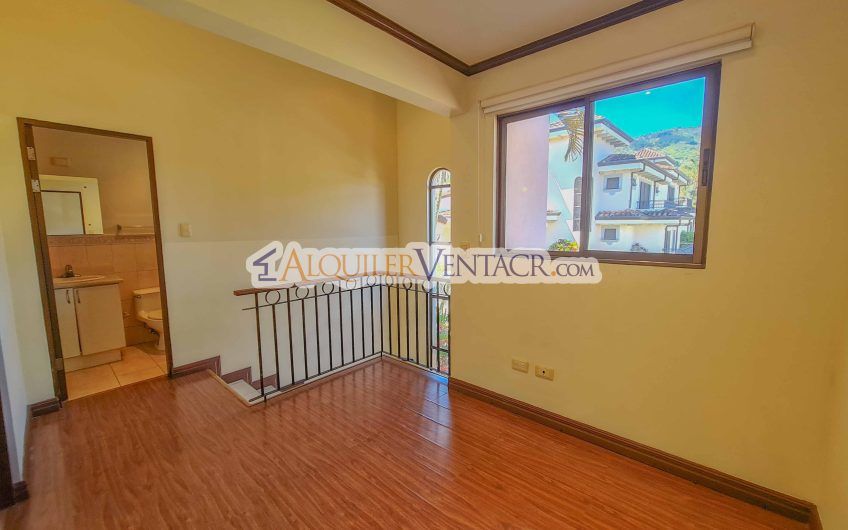 Condo de 3 habit.+ sala tv en San Antonio de Escazú