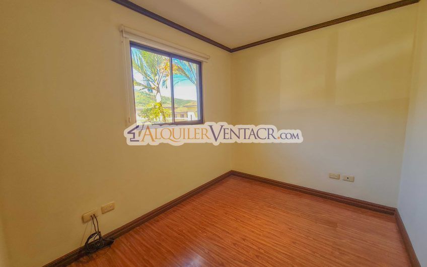 Condo de 3 habit.+ sala tv en San Antonio de Escazú