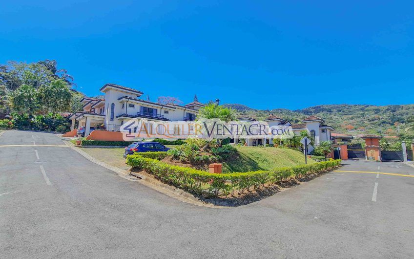 Condo de 3 habit.+ sala tv en San Antonio de Escazú