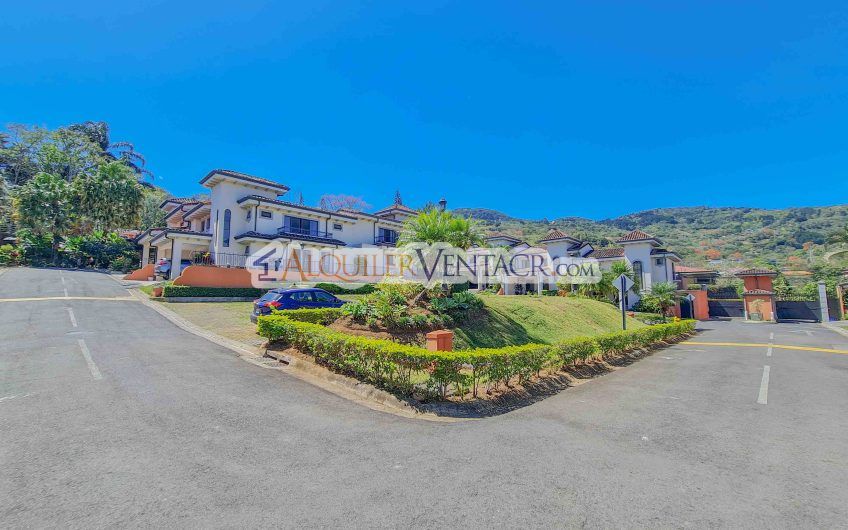 Condo de 3 habit.+ sala tv en San Antonio de Escazú