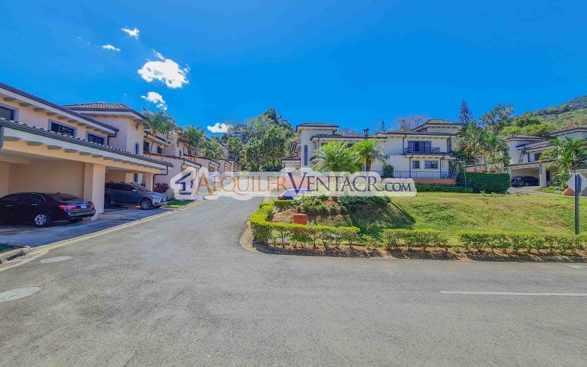 Condo de 3 habit.+ sala tv en San Antonio de Escazú