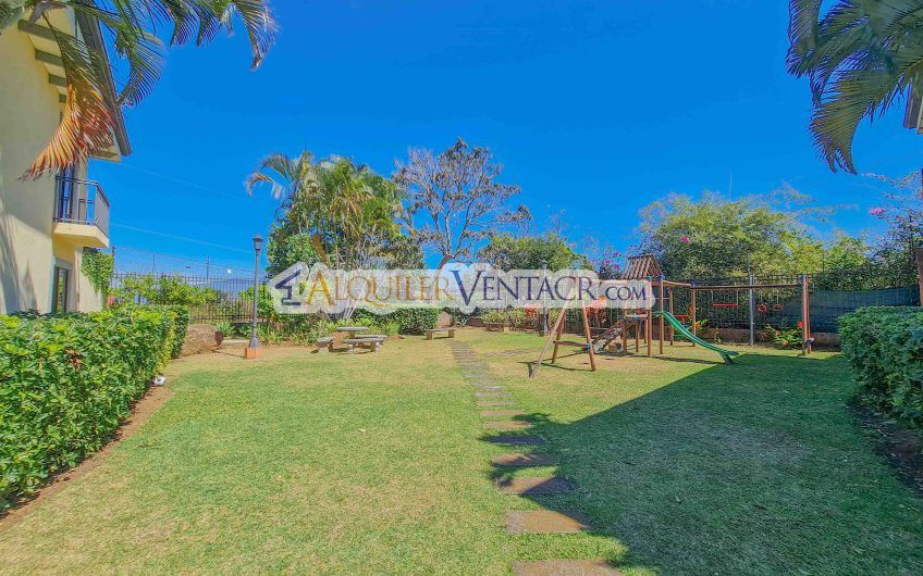 Condo de 3 habit.+ sala tv en San Antonio de Escazú