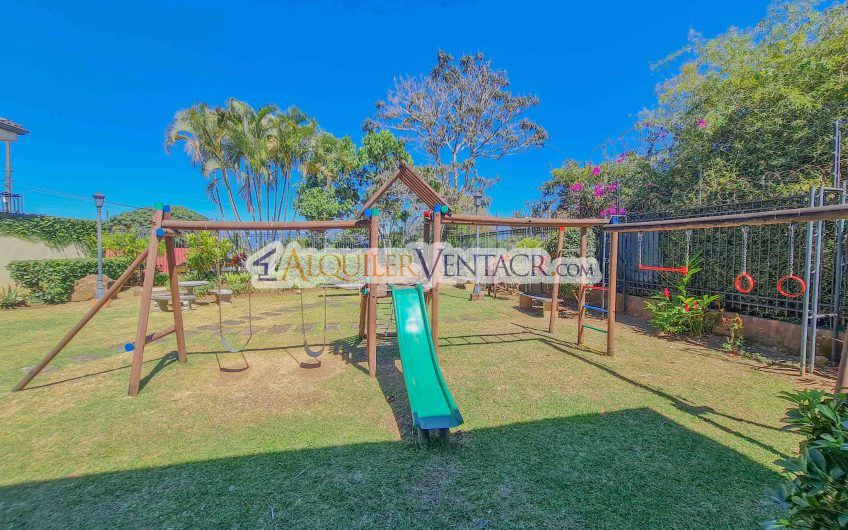 Condo de 3 habit.+ sala tv en San Antonio de Escazú