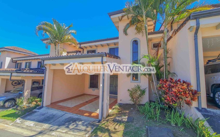 Condo de 3 habit.+ sala tv en San Antonio de Escazú