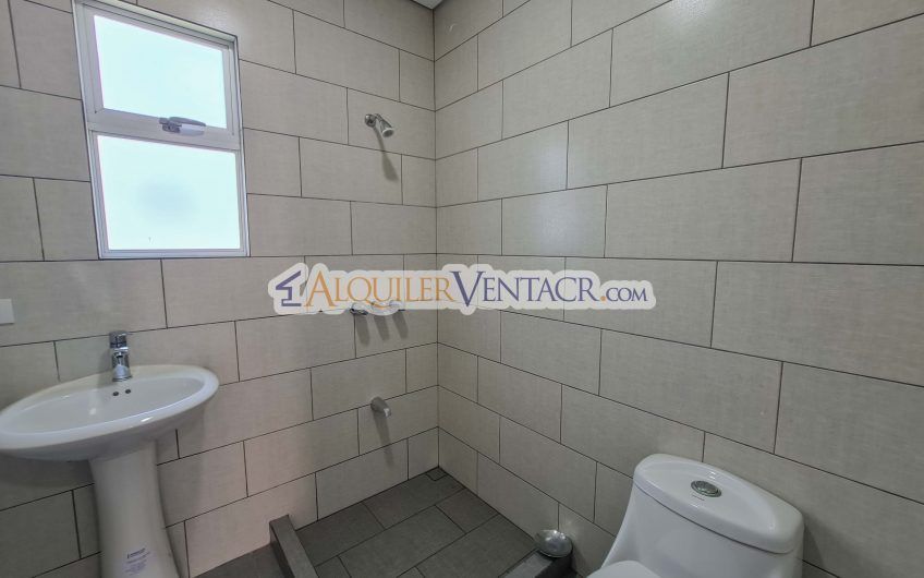 Condo de Un Nivel con jardín en Piedades Santa Ana