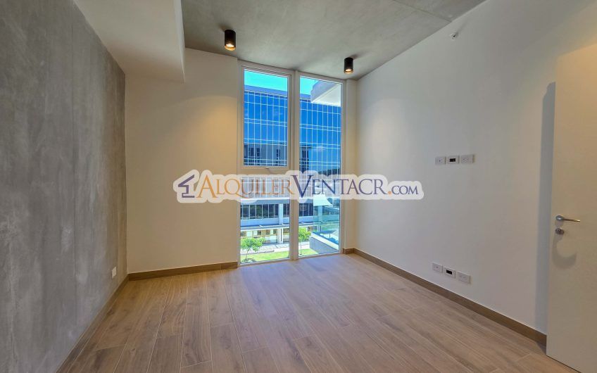 Avenida Escazú! Apartamento con línea blanca y balcón
