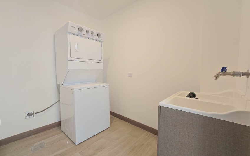 Para estrenar! Condo con jardín y línea blanca en Santa Ana Urbano