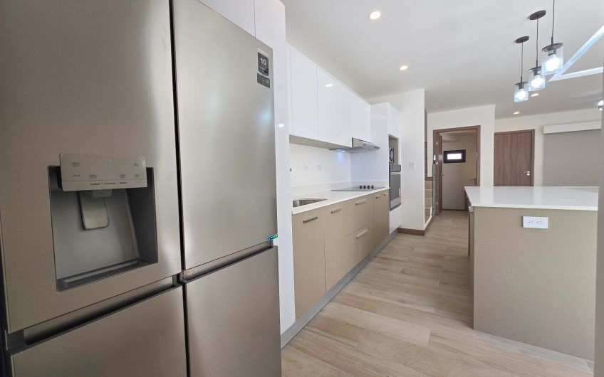 Para estrenar! Condo con jardín y línea blanca en Santa Ana Urbano