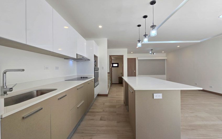 Para estrenar! Condo con jardín y línea blanca en Santa Ana Urbano