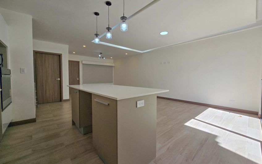 Para estrenar! Condo con jardín y línea blanca en Santa Ana Urbano