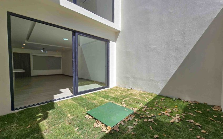 Para estrenar! Condo con jardín y línea blanca en Santa Ana Urbano