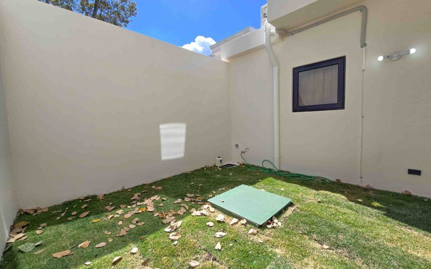 Para estrenar! Condo con jardín y línea blanca en Santa Ana Urbano