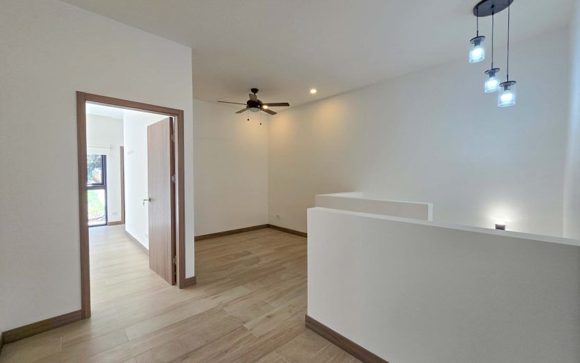 Para estrenar! Condo con jardín y línea blanca en Santa Ana Urbano