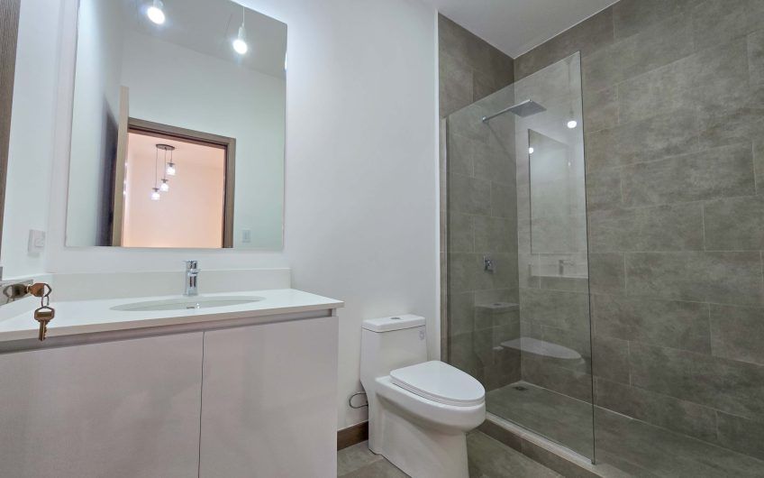 Para estrenar! Condo con jardín y línea blanca en Santa Ana Urbano