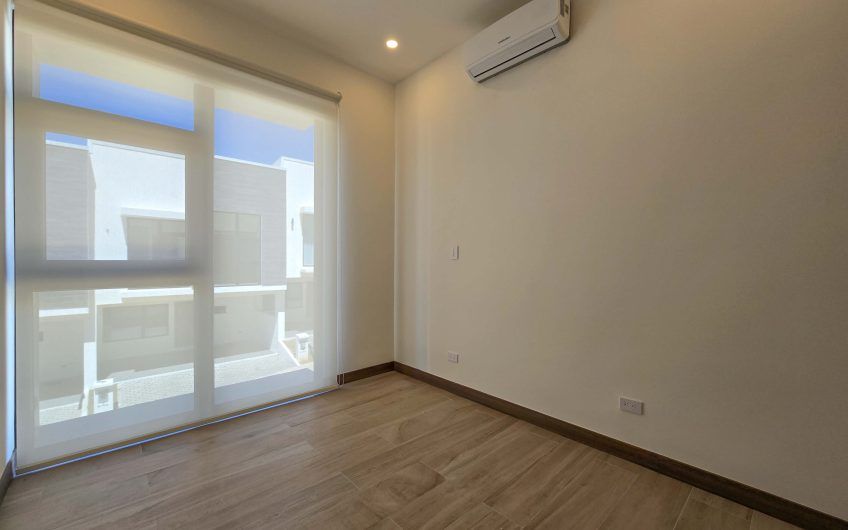 Para estrenar! Condo con jardín y línea blanca en Santa Ana Urbano