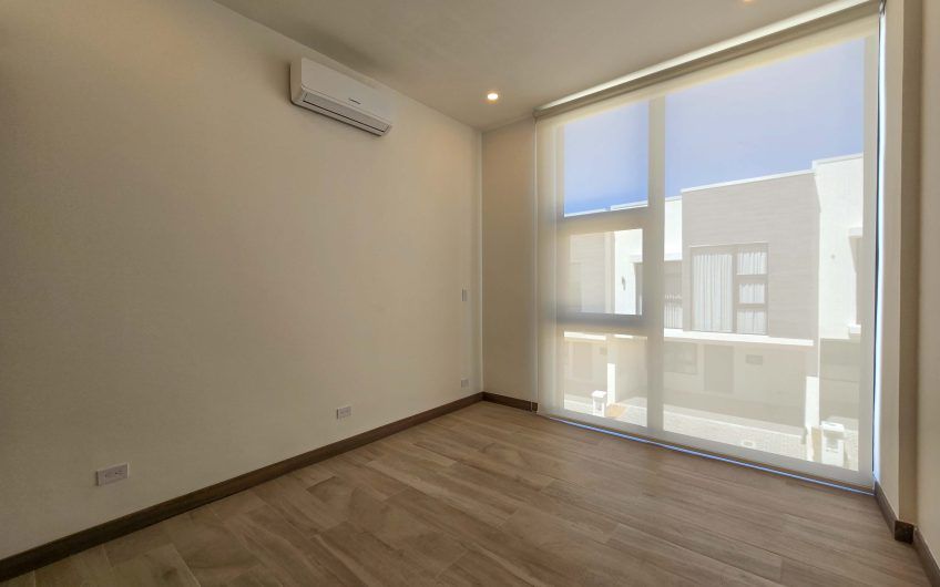 Para estrenar! Condo con jardín y línea blanca en Santa Ana Urbano