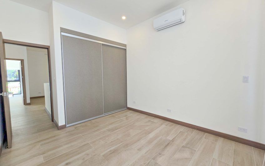 Para estrenar! Condo con jardín y línea blanca en Santa Ana Urbano