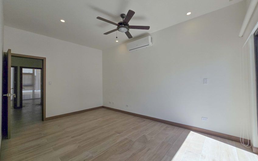 Para estrenar! Condo con jardín y línea blanca en Santa Ana Urbano