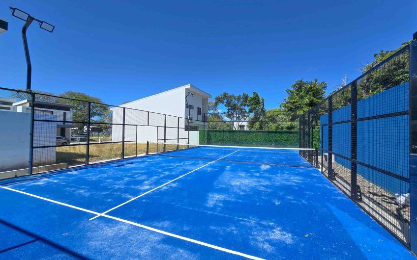 Para estrenar! Condo con jardín y línea blanca en Santa Ana Urbano