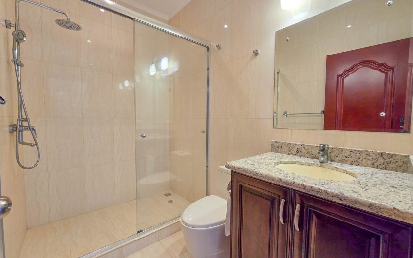 Apartamento amueblado de 3 habit. con terraza en San Rafael Escazú