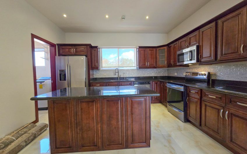 Apartamento amueblado de 3 habit. con terraza en San Rafael Escazú