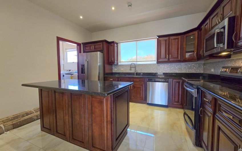 Apartamento amueblado de 3 habit. con terraza en San Rafael Escazú