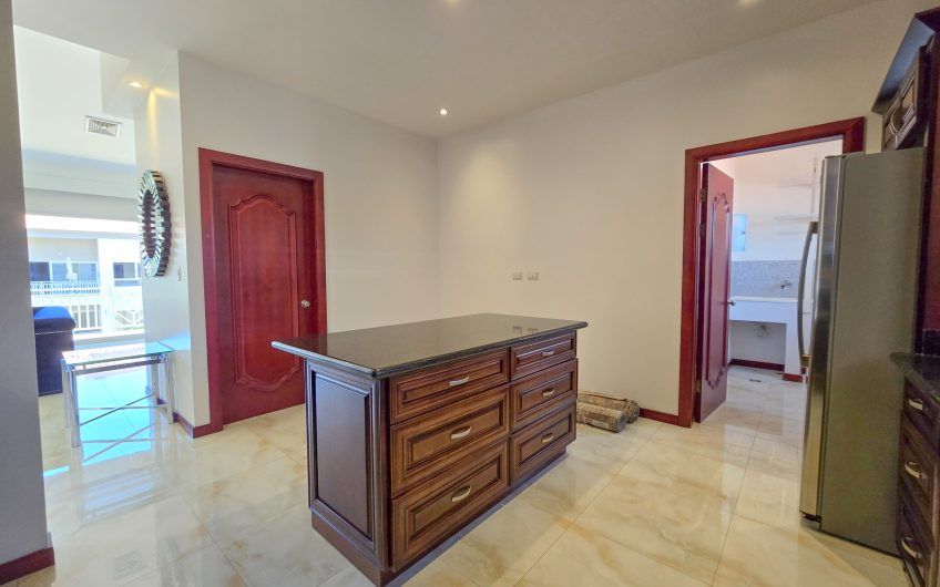 Apartamento amueblado de 3 habit. con terraza en San Rafael Escazú