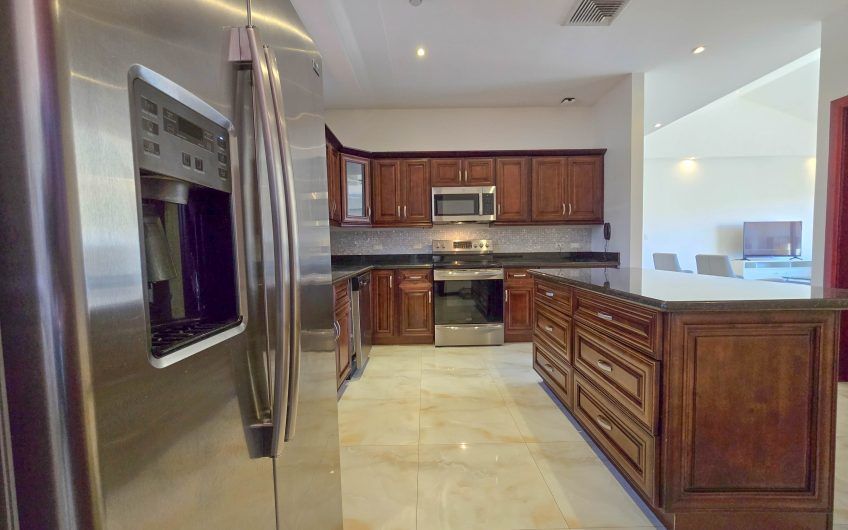 Apartamento amueblado de 3 habit. con terraza en San Rafael Escazú