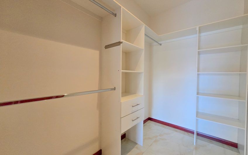 Apartamento amueblado de 3 habit. con terraza en San Rafael Escazú