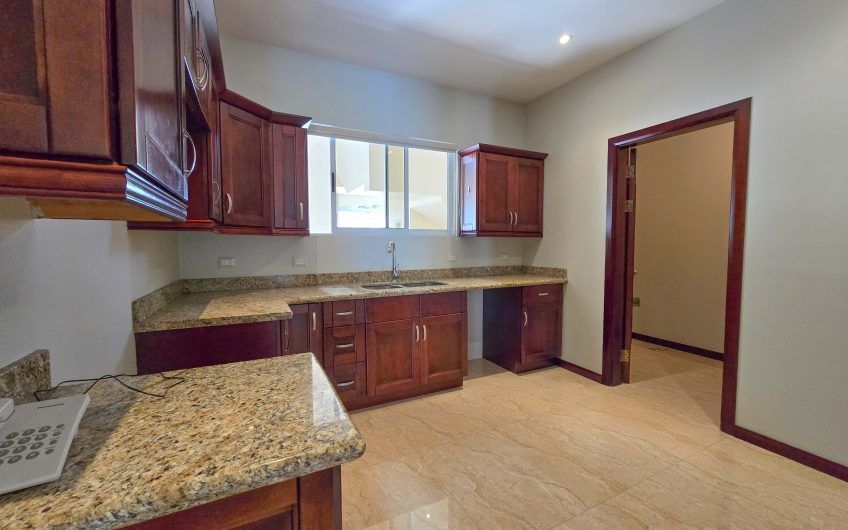 Apartamento de 3 habit. con terraza en San Rafael Escazú