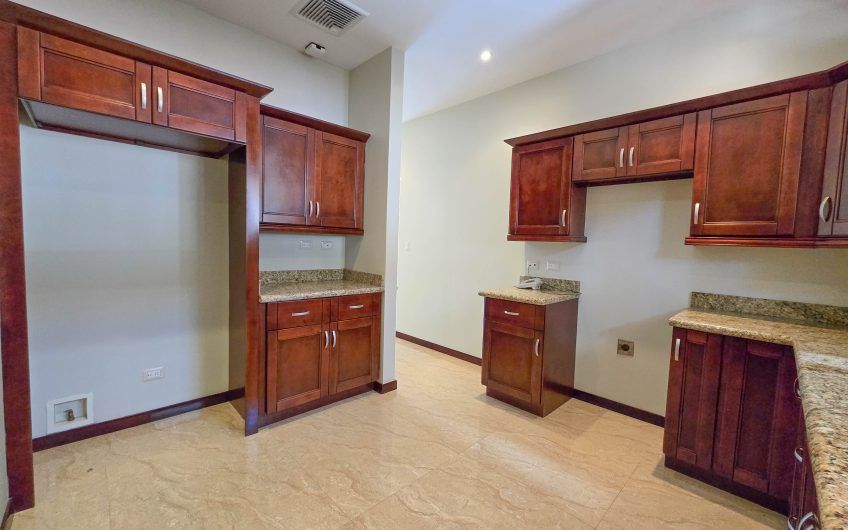 Apartamento de 3 habit. con terraza en San Rafael Escazú