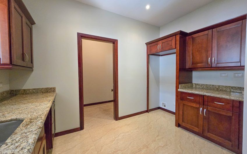 Apartamento de 3 habit. con terraza en San Rafael Escazú