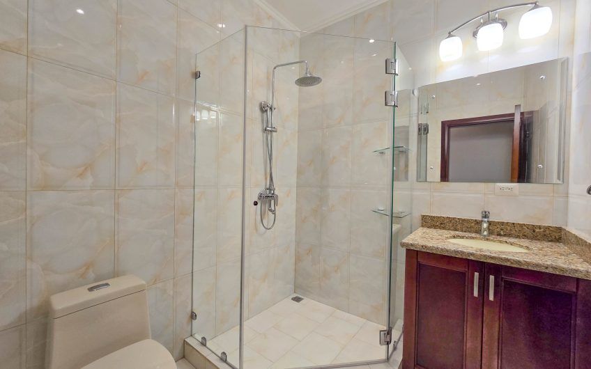 Apartamento de 3 habit. con terraza en San Rafael Escazú