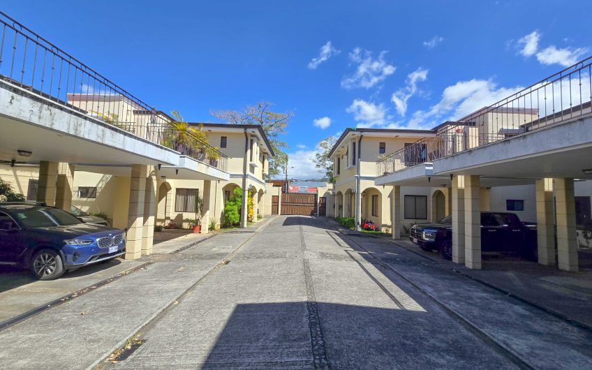 Condo de 240 m2 de 3 habit. y con terrazas en Santa Ana Centro