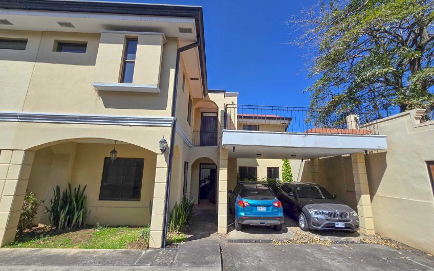 Condo de 240 m2 de 3 habit. y con terrazas en Santa Ana Centro