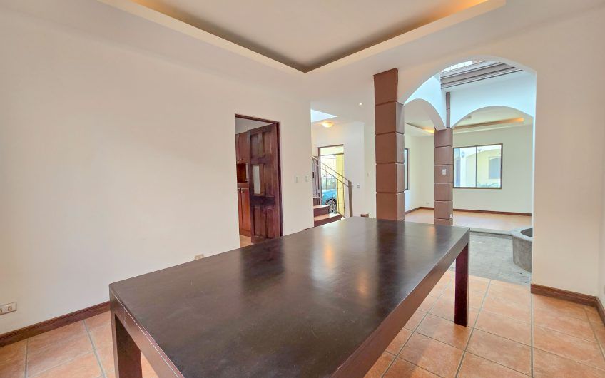 Condo de 240 m2 de 3 habit. y con terrazas en Santa Ana Centro