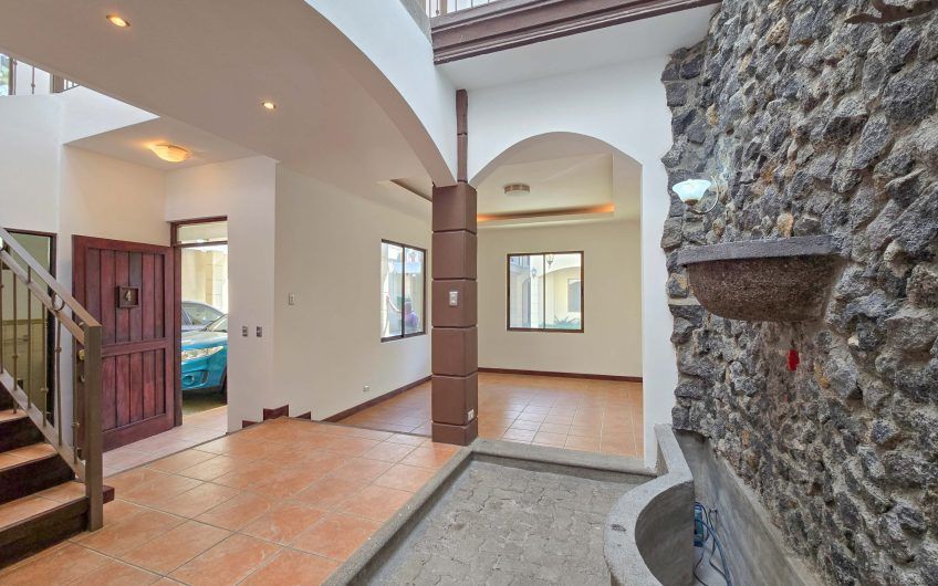 Condo de 240 m2 de 3 habit. y con terrazas en Santa Ana Centro