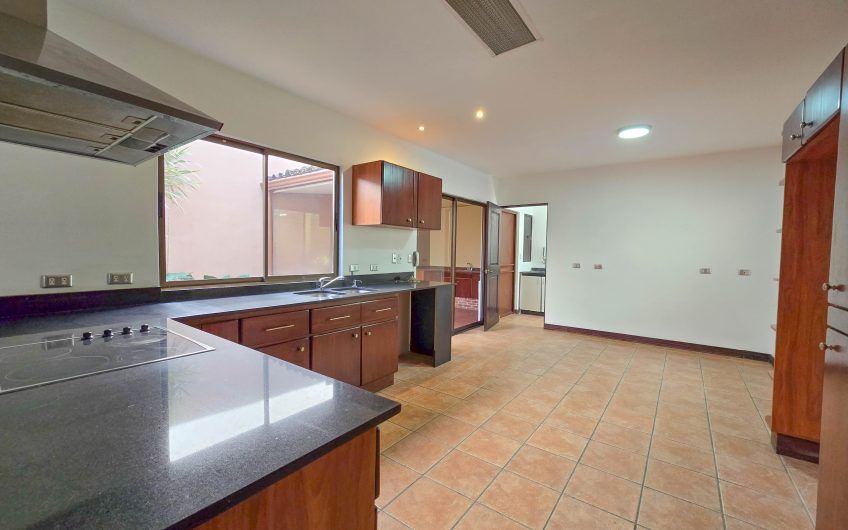 Condo de 240 m2 de 3 habit. y con terrazas en Santa Ana Centro