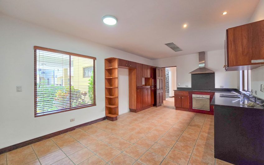 Condo de 240 m2 de 3 habit. y con terrazas en Santa Ana Centro