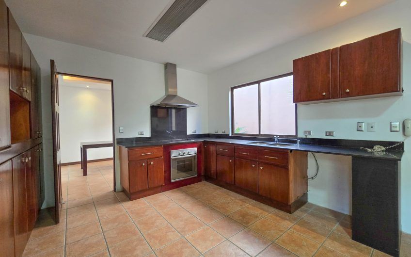 Condo de 240 m2 de 3 habit. y con terrazas en Santa Ana Centro