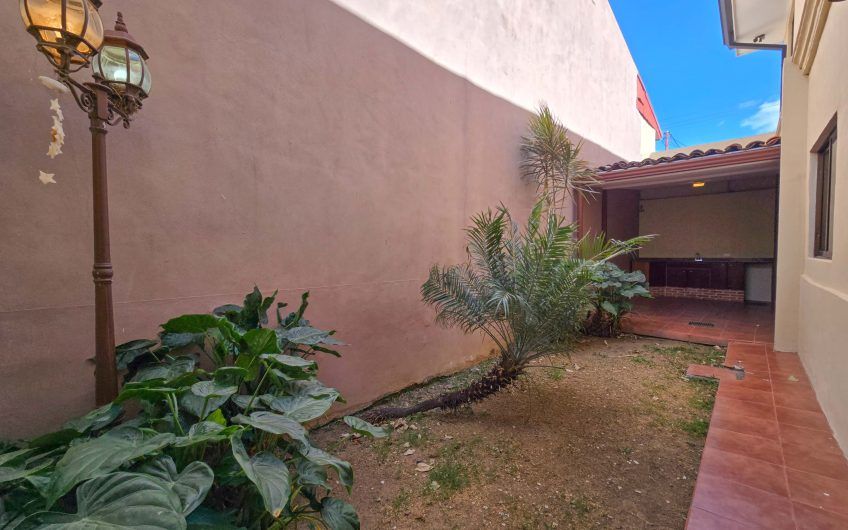 Condo de 240 m2 de 3 habit. y con terrazas en Santa Ana Centro