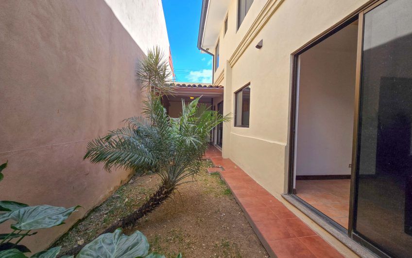 Condo de 240 m2 de 3 habit. y con terrazas en Santa Ana Centro