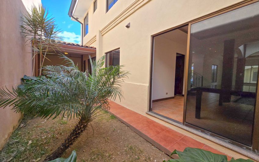 Condo de 240 m2 de 3 habit. y con terrazas en Santa Ana Centro