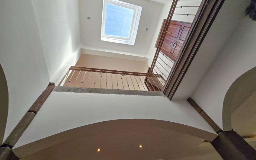 Condo de 240 m2 de 3 habit. y con terrazas en Santa Ana Centro