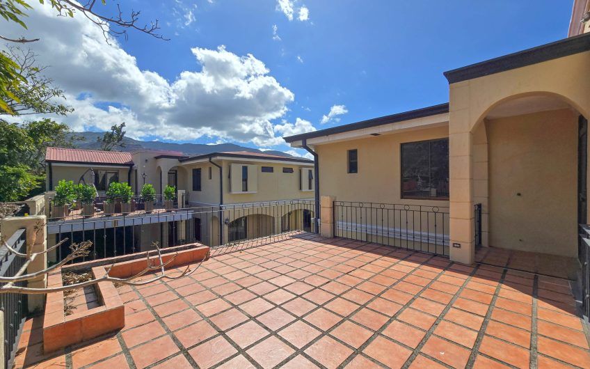 Condo de 240 m2 de 3 habit. y con terrazas en Santa Ana Centro