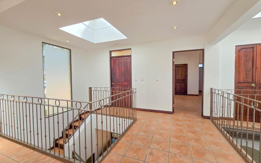 Condo de 240 m2 de 3 habit. y con terrazas en Santa Ana Centro