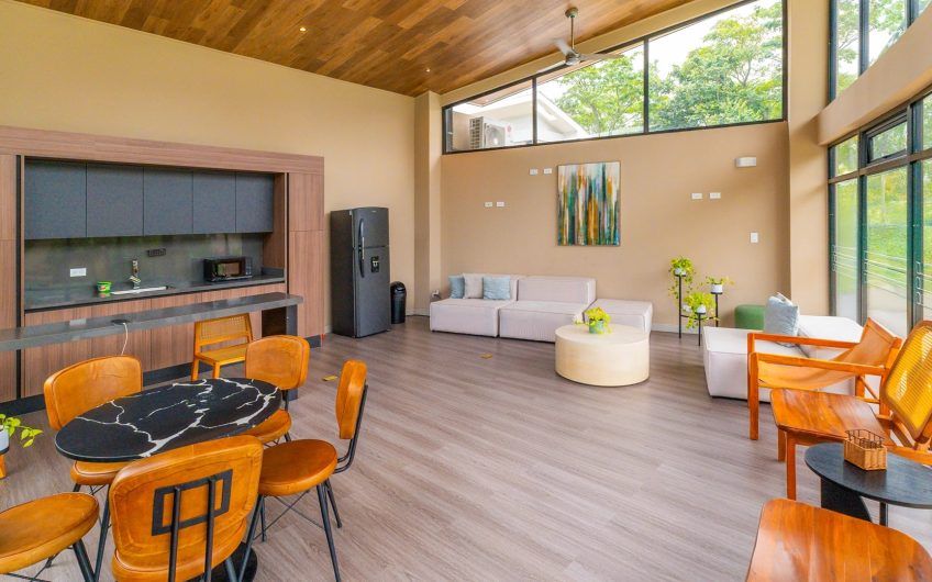 Para estrenar! Condo con jardín y línea blanca en Santa Ana Urbano